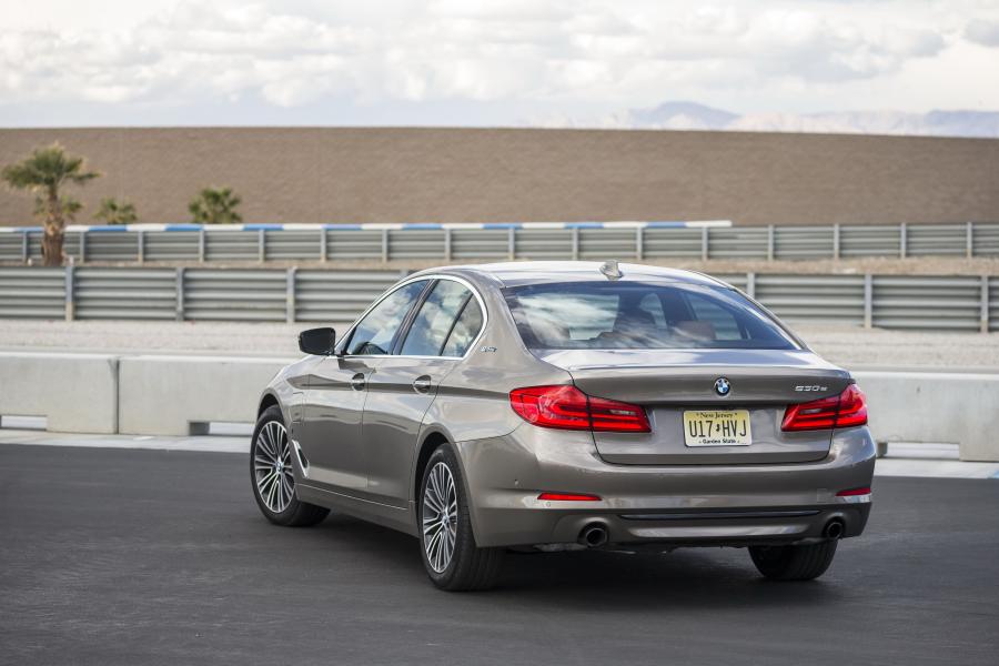 BMW 530e iPerformance (G30) 2017 года  (NA) (фото 4 из 13)